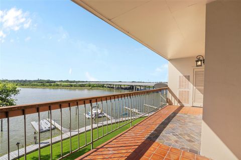 18809 Egret Bay Boulevard 114 Webster TX 77058