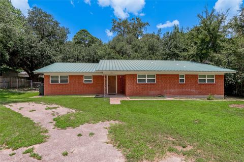 Photo of 604 Hayman Street, Huntsville, TX 77340 (MLS # 73990437)
