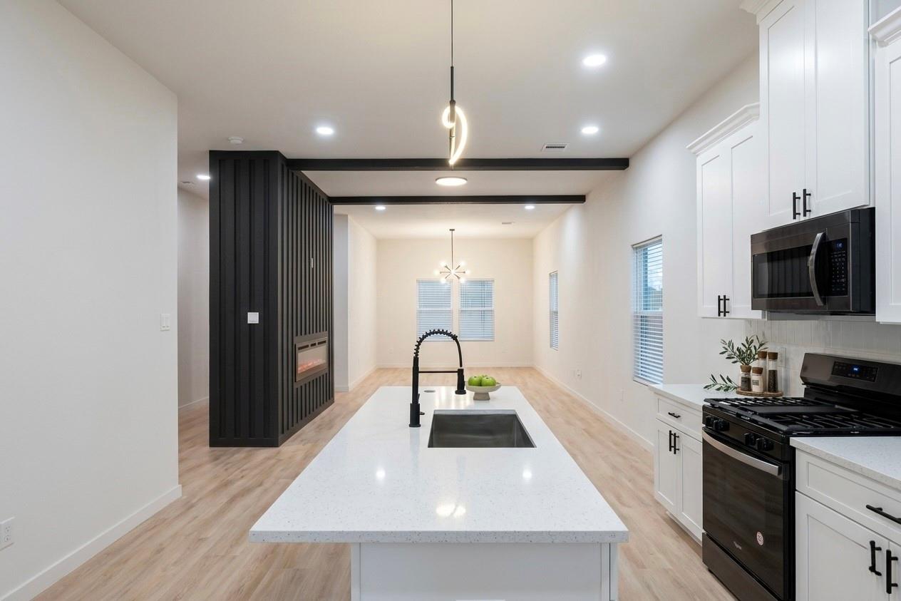 103 E Lobit Avenue