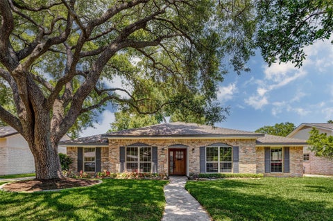 Photo of 6226 Paisley Street S, Houston, TX 77096 (MLS # 28518909)