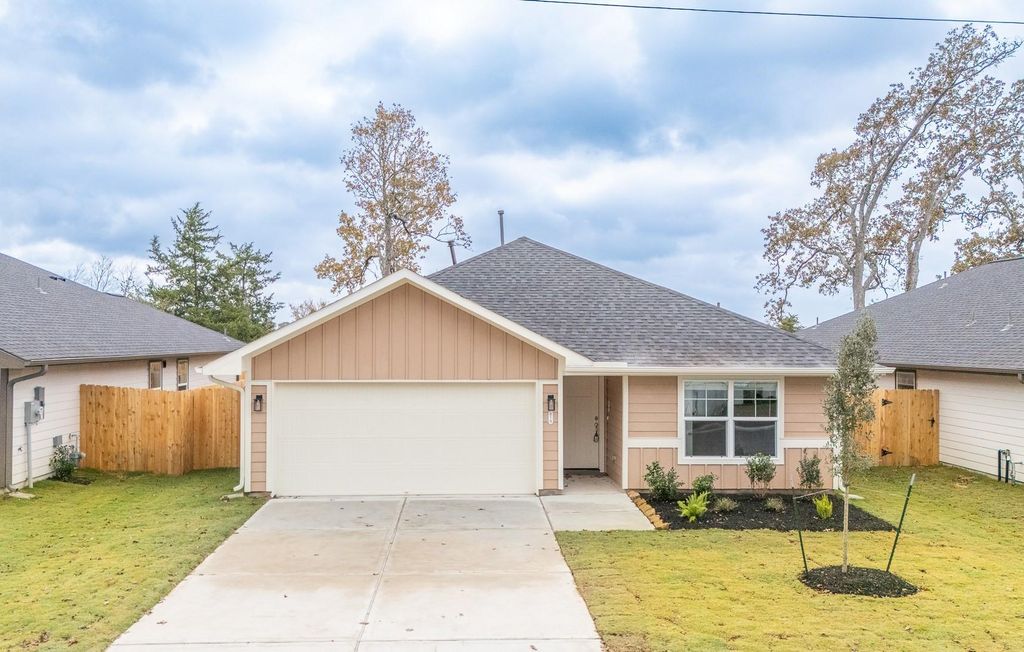 Photo of 819 Roosevelt, Navasota, TX 77868 (MLS # 97591056)