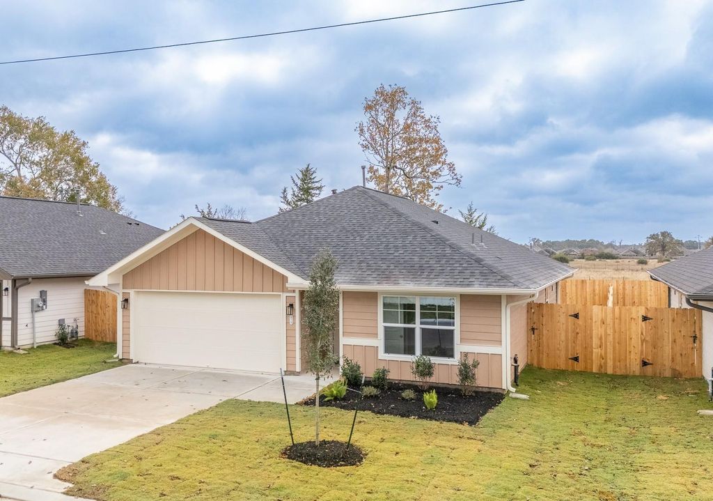 Photo of 819 Roosevelt, Navasota, TX 77868 (MLS # 97591056)