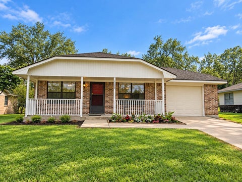 Photo of 1203 W Jefferson Street, Brenham, TX 77833 (MLS # 26086983)