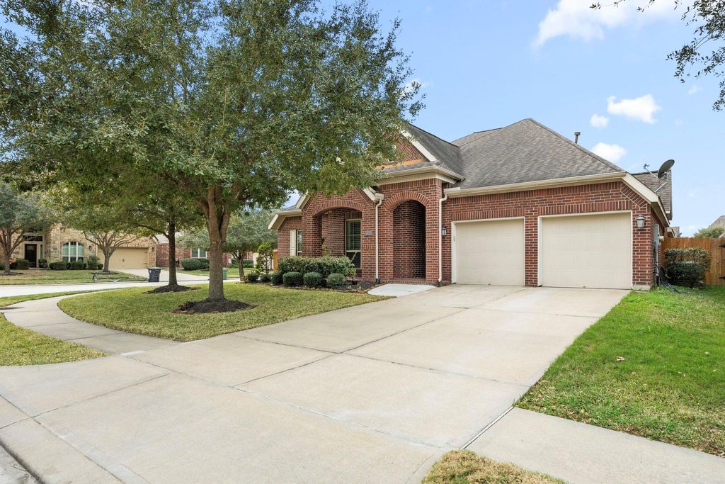 Photo of 3010 Inglewood Lane, Pearland, TX 77584 (MLS # 48514334)