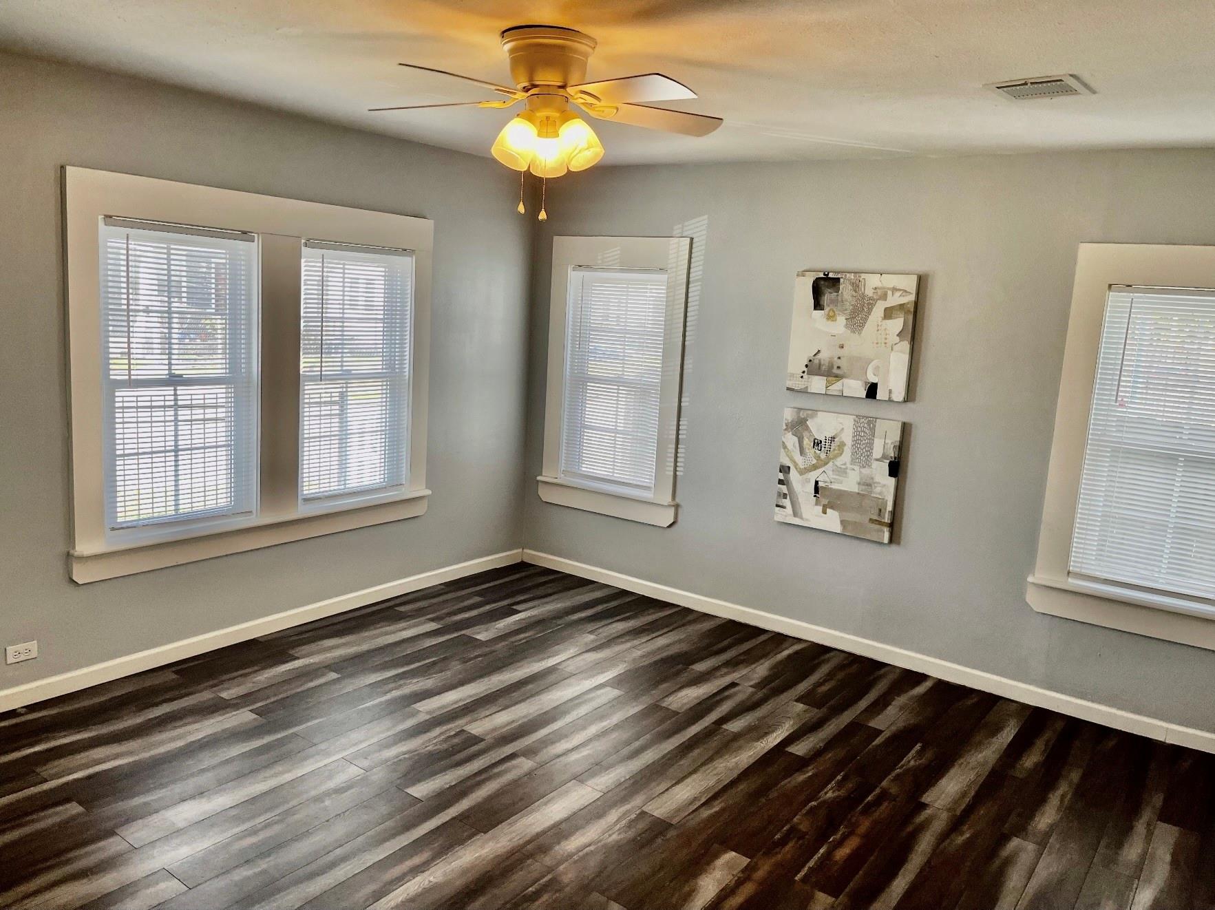 106 N Eastwood Street