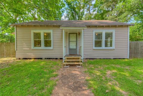 Photo of 605 Arvon Street, Cleveland, TX 77327 (MLS # 79447009)