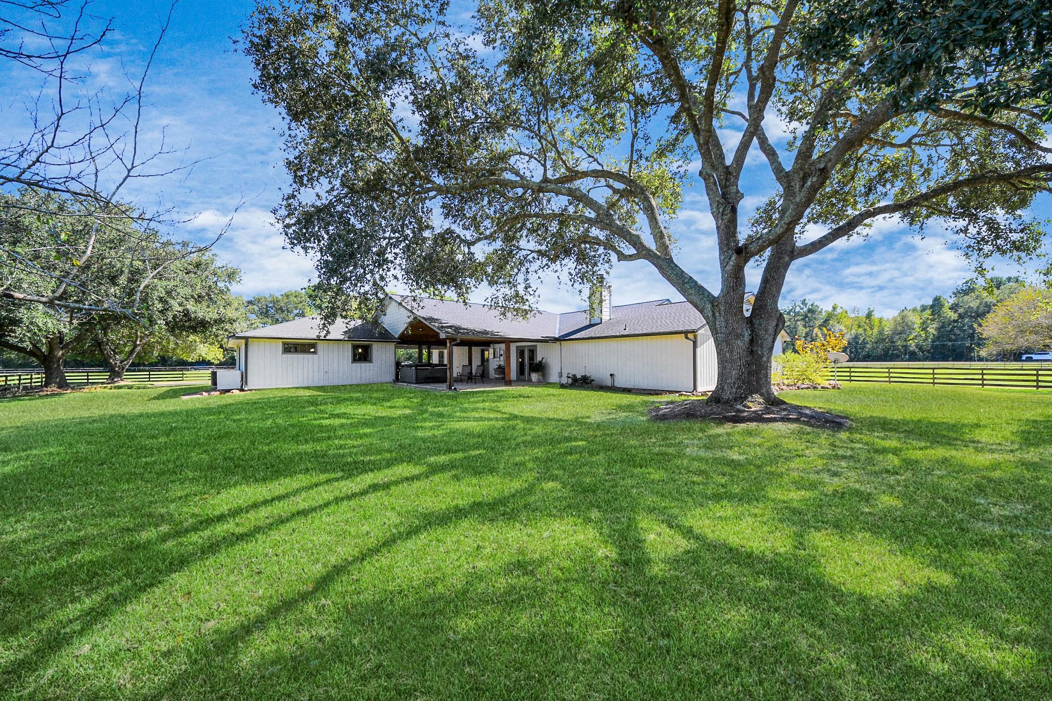 16076 Highway 105