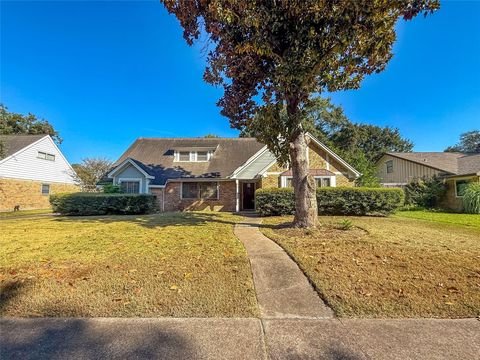 Photo of 7906 Del Rey Lane, Houston, TX 77071 (MLS # 74237392)