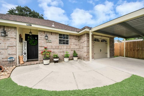 Tiny photo for 702 Ruth Street, Baytown, TX 77520 (MLS # 97329541)