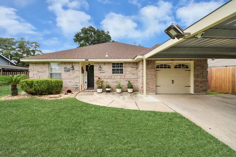 Photo of 702 Ruth Street, Baytown, TX 77520 (MLS # 97329541)