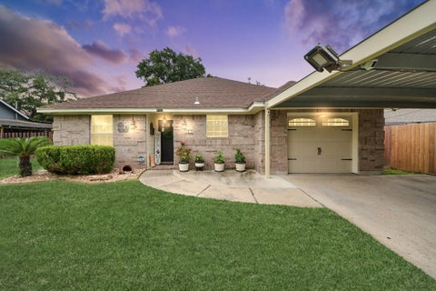 Tiny photo for 702 Ruth Street, Baytown, TX 77520 (MLS # 97329541)