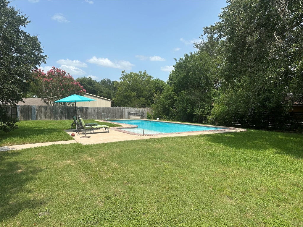 Photo of 1188 E Oak Street, La Grange, TX 78945 (MLS # 17008816)
