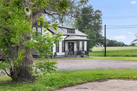 Photo of 1013 Park Prairie Road, Fayetteville, TX 78940 (MLS # 11400908)