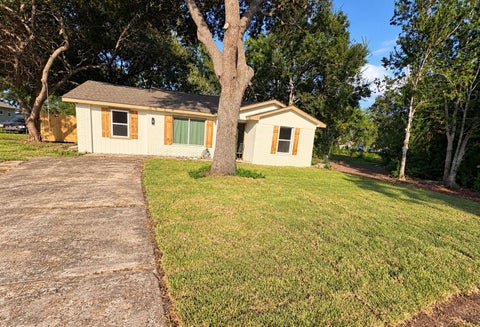 Photo of 462 Avenue B, Markham, TX 77456 (MLS # 89483597)
