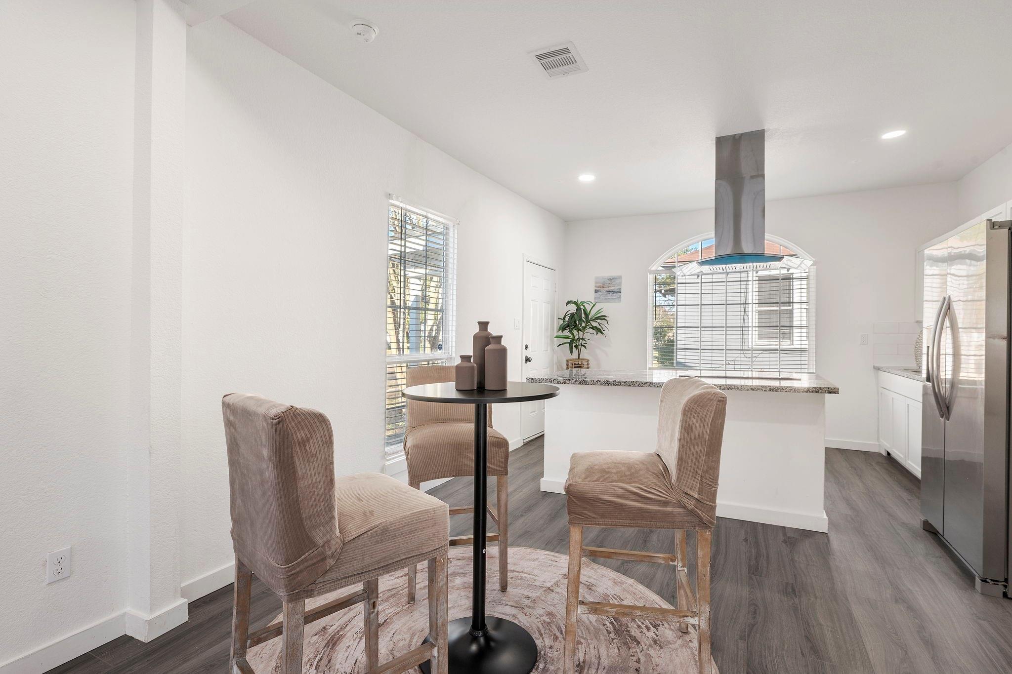 906 E Washington Avenue