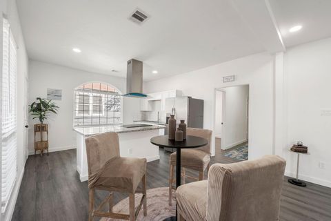 Photo of 906 E Washington Avenue, Navasota, TX 77868 (MLS # 24023667)