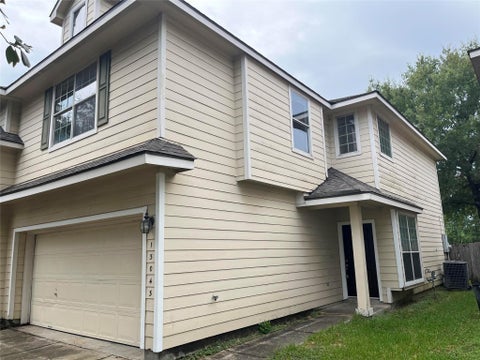 Townhouse For Rent - 13043 Peppergate Lane<br/> Houston, TX 77044