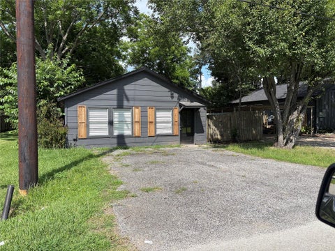 Photo of 400 S Poplar Street, Tomball, TX 77375 (MLS # 81122957)