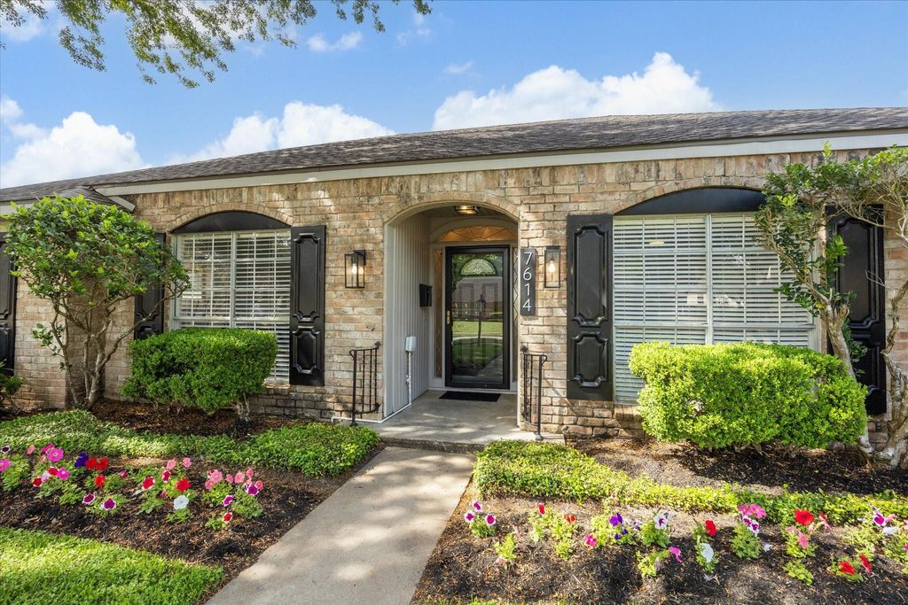 Photo of 7614 Braesview Lane, Houston, TX 77071 (MLS # 97802698)