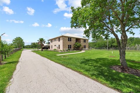 Photo of 523 Moore Bar Road, Rosenberg, TX 77471 (MLS # 70978396)