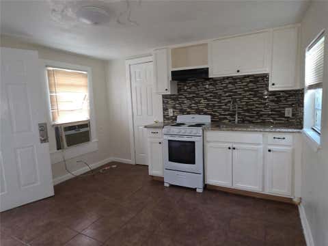 Townhouse For Rent - 114 Canton Street #1/2<br/> Houston, TX 77012