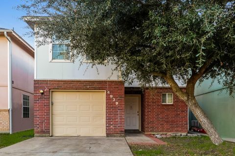 Photo of 4939 N Cancun Drive, Houston, TX 77045 (MLS # 29424852)