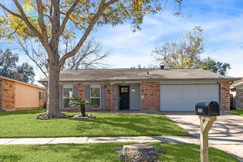 Photo of 7330 Mar Vista Drive, Houston, TX 77083 (MLS # 48332876)