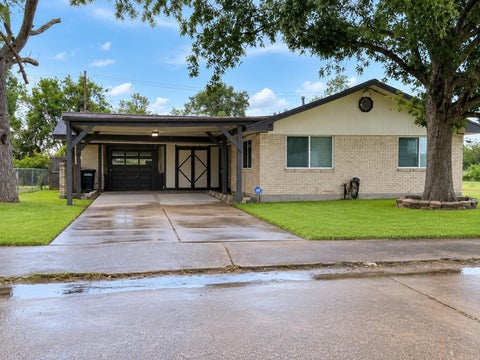 Photo of 514 Idlewood Drive, Hitchcock, TX 77563 (MLS # 37960719)
