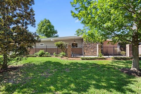 Photo of 10310 Mayfield Road, Houston, TX 77043 (MLS # 89239899)