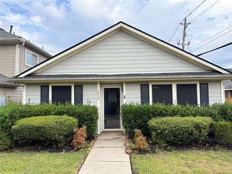 Photo of 1539 Nichole Woods Drive, Houston, TX 77047 (MLS # 27248588)