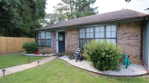 Photo of 705 W Collier, Jasper, TX 75951 (MLS # 21777432)