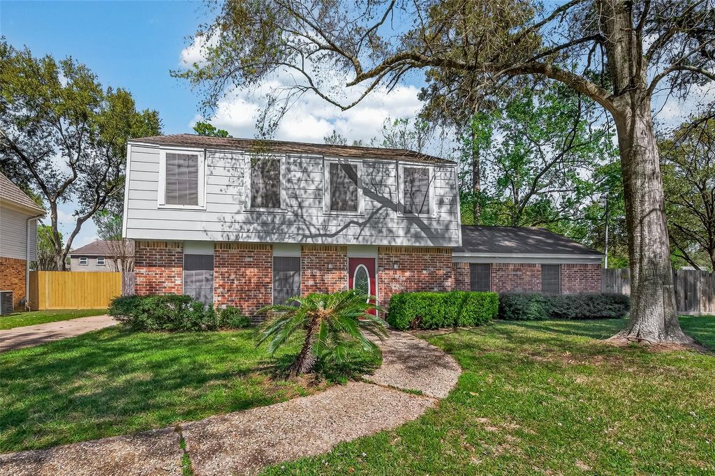 Photo of 2239 Parkdale Drive, Houston, TX 77339 (MLS # 86280535)