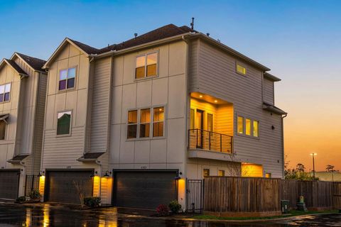 Photo of 6302 Chelsea Falls Lane, Houston, TX 77008 (MLS # 75989202)
