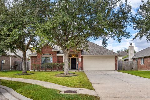Photo of 3012 Kings Isle Lane, Dickinson, TX 77539 (MLS # 84003717)
