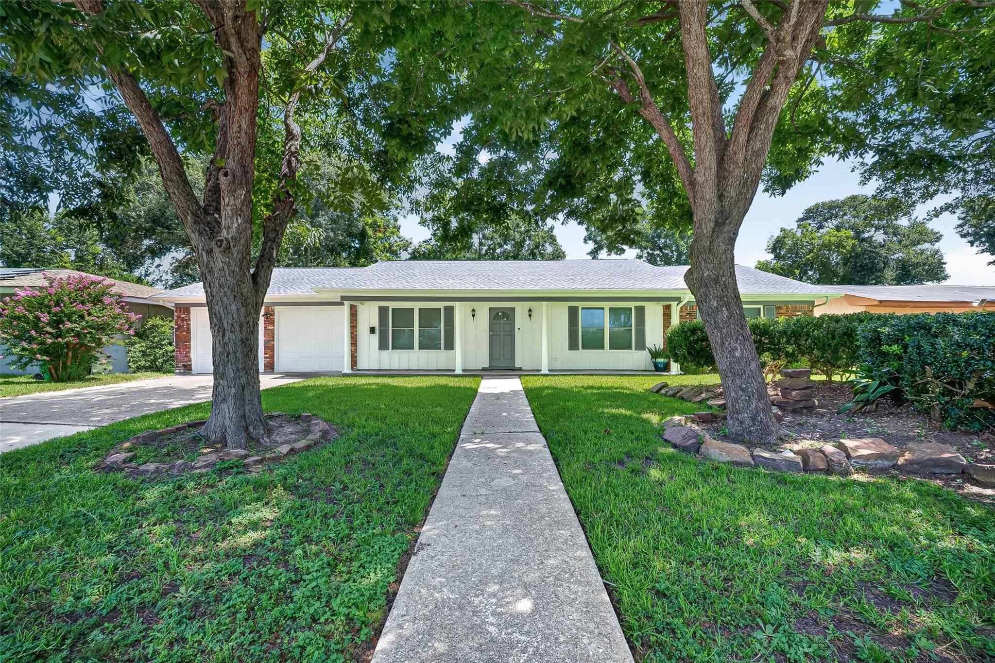 802 W Sterling Street
