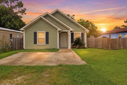 Photo of 228 W Elm Avenue, Winnie, TX 77665 (MLS # 49514838)