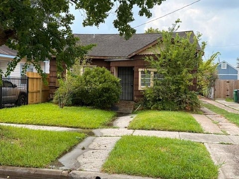 Photo of 5136 Leeland Street, Houston, TX 77023 (MLS # 19015830)