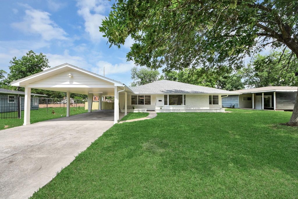 Photo of 5455 N Crooked Creek Drive, Houston, TX 77017 (MLS # 84394777)