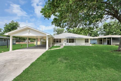 Photo of 5455 N Crooked Creek Drive, Houston, TX 77017 (MLS # 84394777)