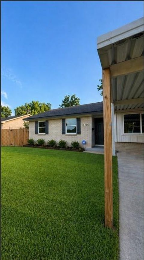 Photo of 5426 Greylog Drive, Houston, TX 77048 (MLS # 15141606)
