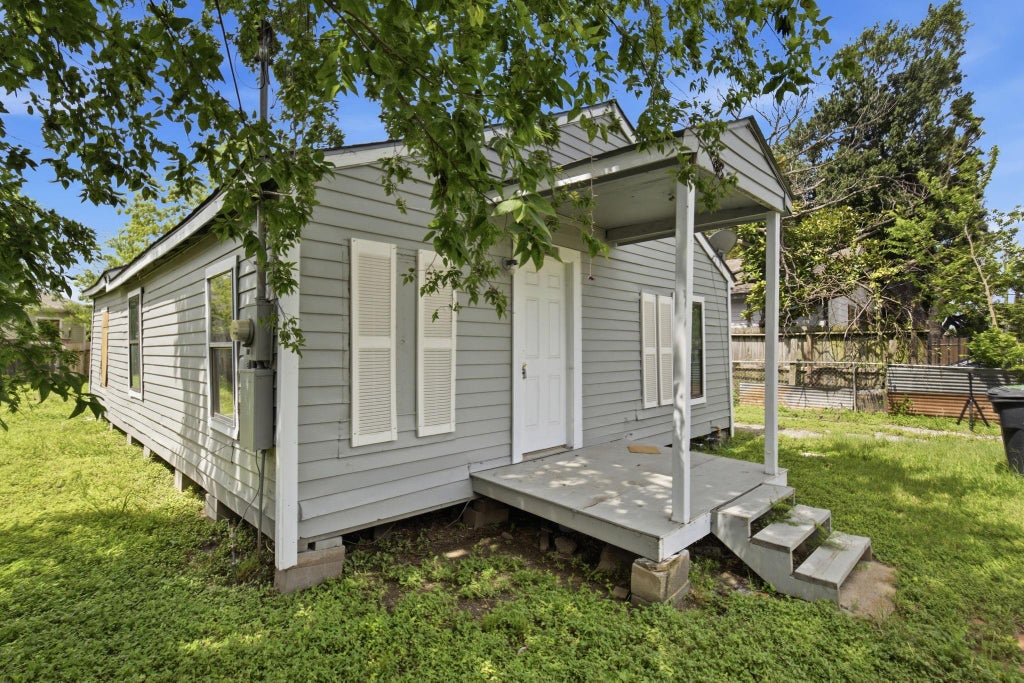 Photo of 412 Owens Street, Houston, TX 77029 (MLS # 65177808)
