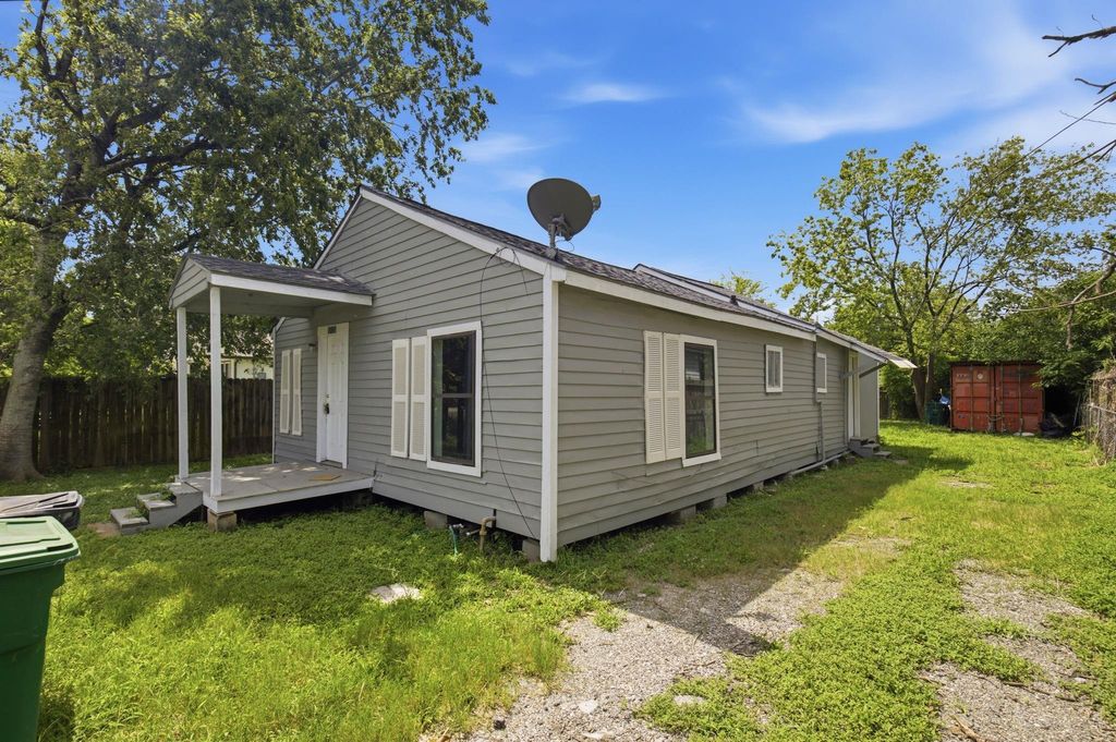 Photo of 412 Owens Street, Houston, TX 77029 (MLS # 65177808)