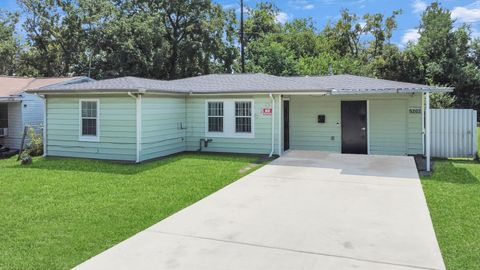 Photo of 5202 Pensdale Street, Houston, TX 77033 (MLS # 85313611)