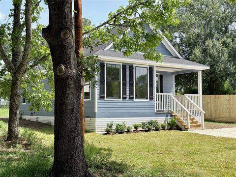 Homes For Sale - 1405 Clay Street<br/> Washington County, Brenham, TX 77833