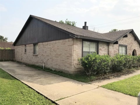 Photo of 13915 Cravenridge Drive, Houston, TX 77083 (MLS # 82316637)