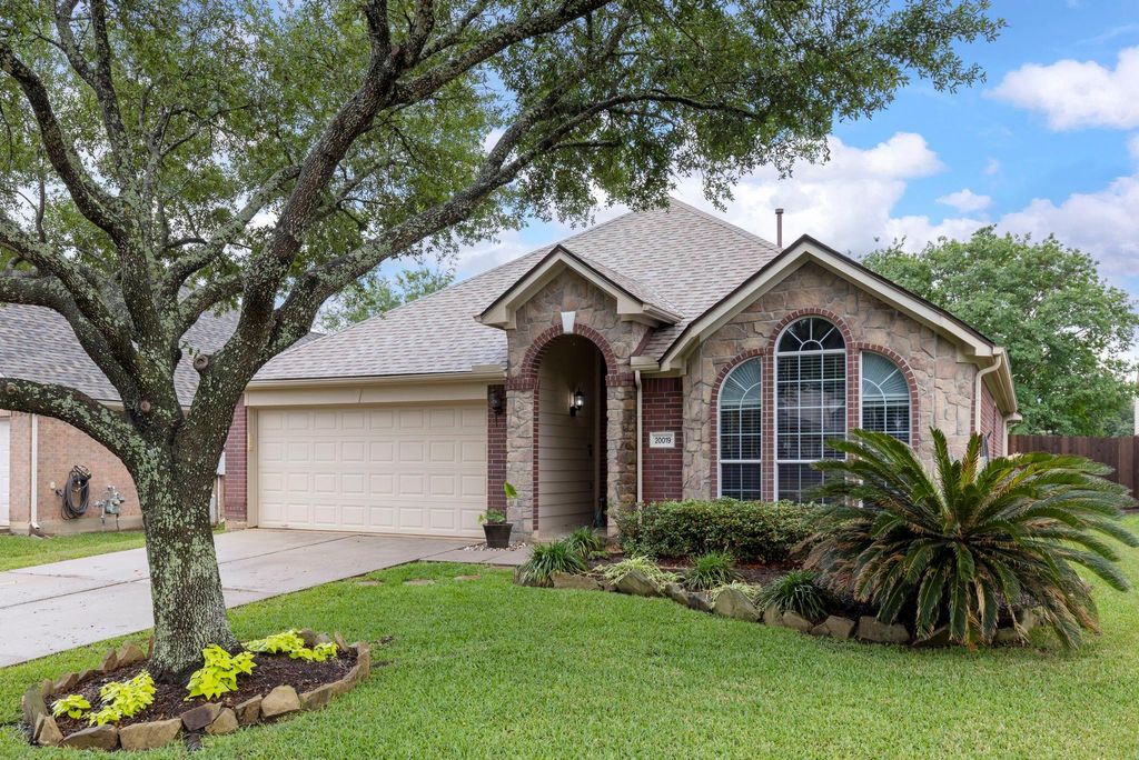 Photo of 20019 Hardsville Drive, Spring, TX 77388 (MLS # 1087871)