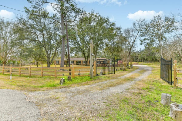 9101 LAZY LN, HITCHCOCK, TX 77563 - Image 1bbcf8b140fee6d6d0d66b3e0ead9871/2385981849