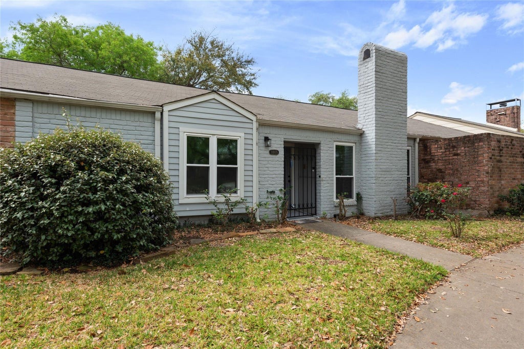 Photo of 11805 Southlake Drive, Houston, TX 77077 (MLS # 87838071)