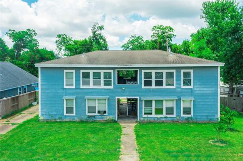 Multifamily For Sale - 111 Holly Street<br/> Lake Jackson, TX 77566