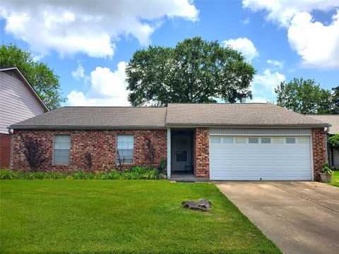 Photo of 426 Redway Lane, Houston, TX 77598 (MLS # 9612033)